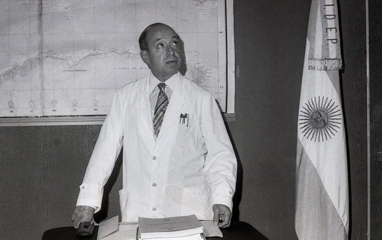 Pesar en la biolog铆a marina, falleci贸 el Dr. Enrique Boschi