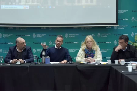 Liberman, recibió a representantes de gremios de Santa Cruz, junto a Lucrecia Bravo