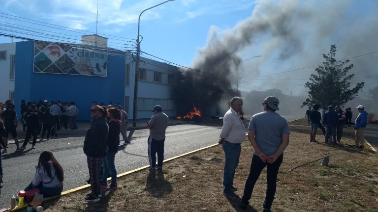 Pol茅mica por el langostino deja al descubierto trabajo informal