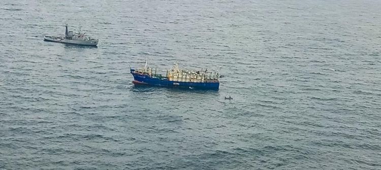 Repercusiones por el potero ilegal pescando en aguas de Uruguay