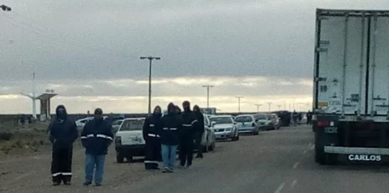 La infanterÃa pone fin a reclamo de estibadores en cercanÃa de Puerto Deseado