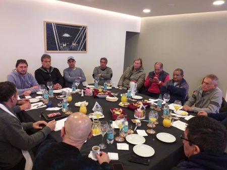 Reunión de gremios convocados por Pablo Trueba en la sede de Capitanes