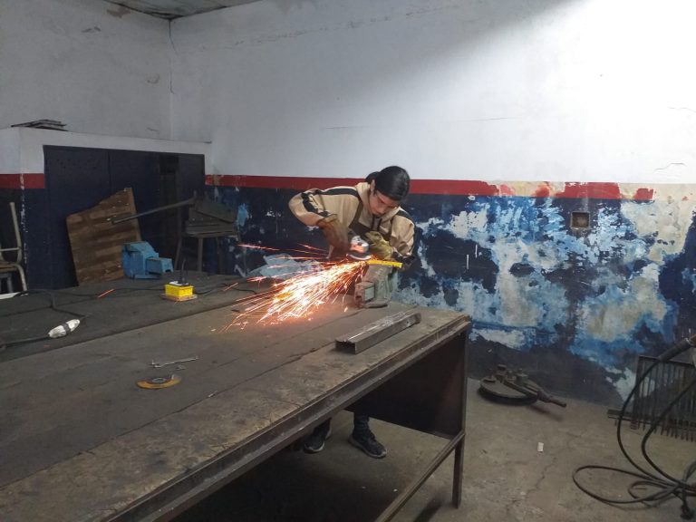 La C谩mara de la Industria Naval recorri贸 el taller del Centro de Formaci贸n Nro.3