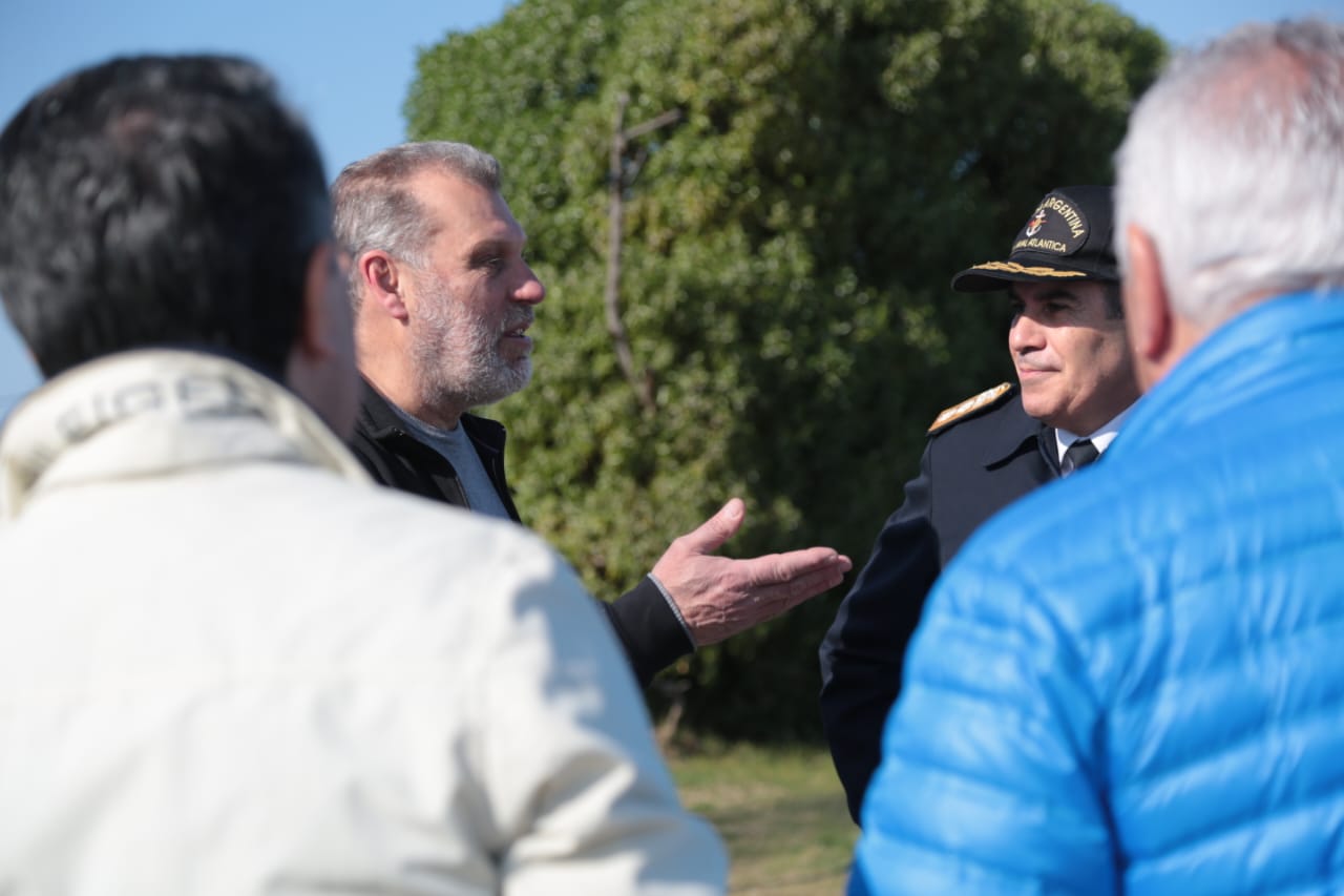 El BP Magritte inicia el desguace final en el varadero de la Base Naval Mar del Plata
