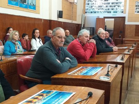 La historia grande del Puerto, las lanchas amarillas, llegaron al Honorable Concejo Deliberante