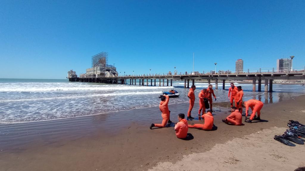 Nadadores de rescate de la PNA obtuvieron el certificado oficial