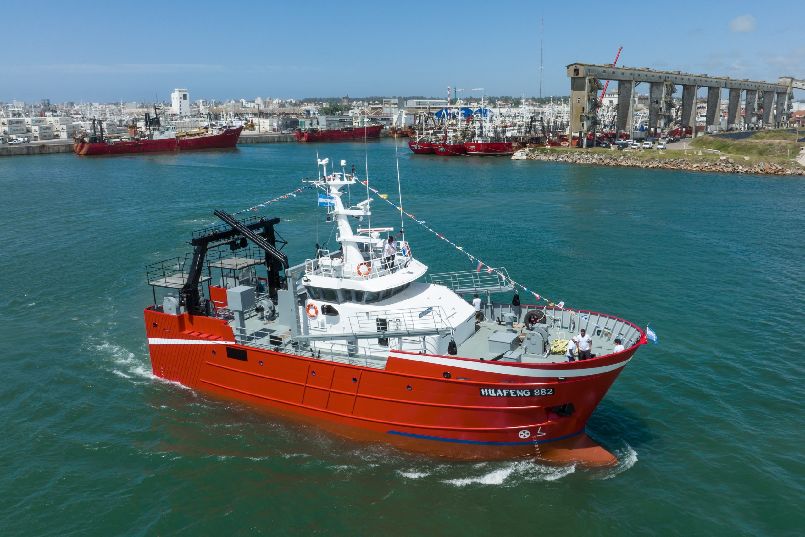 En el Astillero Naval Federico Contessi y Cía, se botó un moderno Buque Pesquero, el Huafeng 882 del Grupo Arbumasa Pesca Austral SA