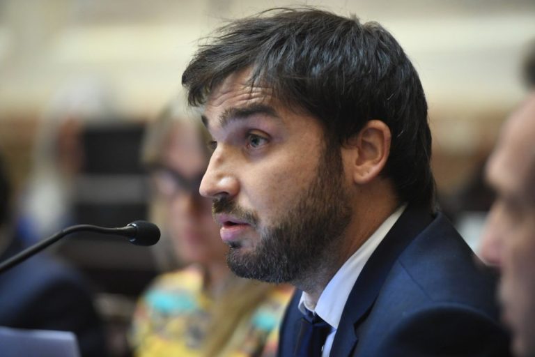 Chubut. Nueva Ley de Pesca. Legislador calific贸 de 芦cambio de figuritas禄