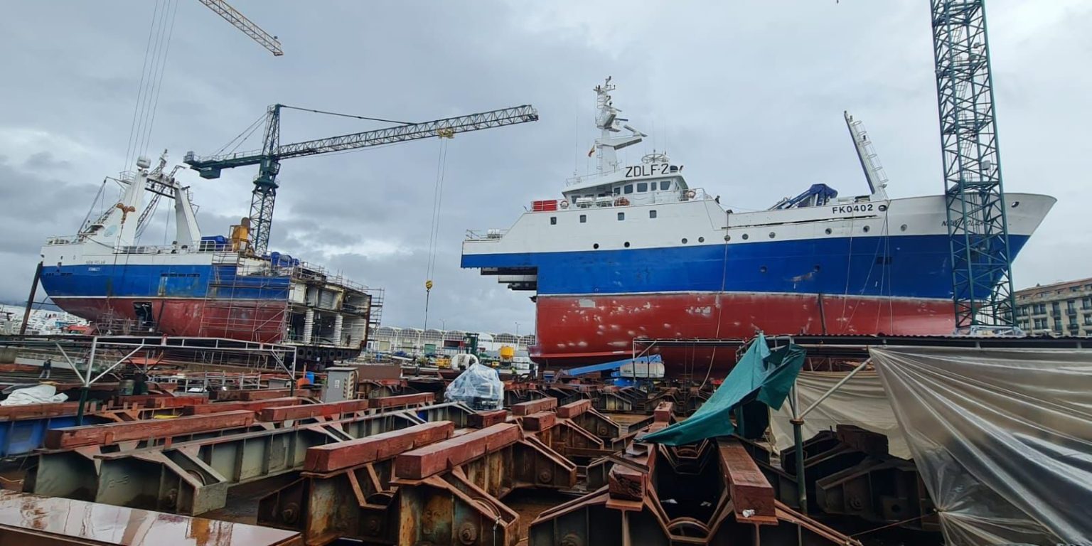 España. Alargan buque pesquero para aprovechar mayor volumen de capturas en Islas Malvinas