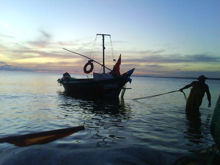 Pescadores artesanales presentan proyecto para pescar en Caleta C贸rdova, Chubut