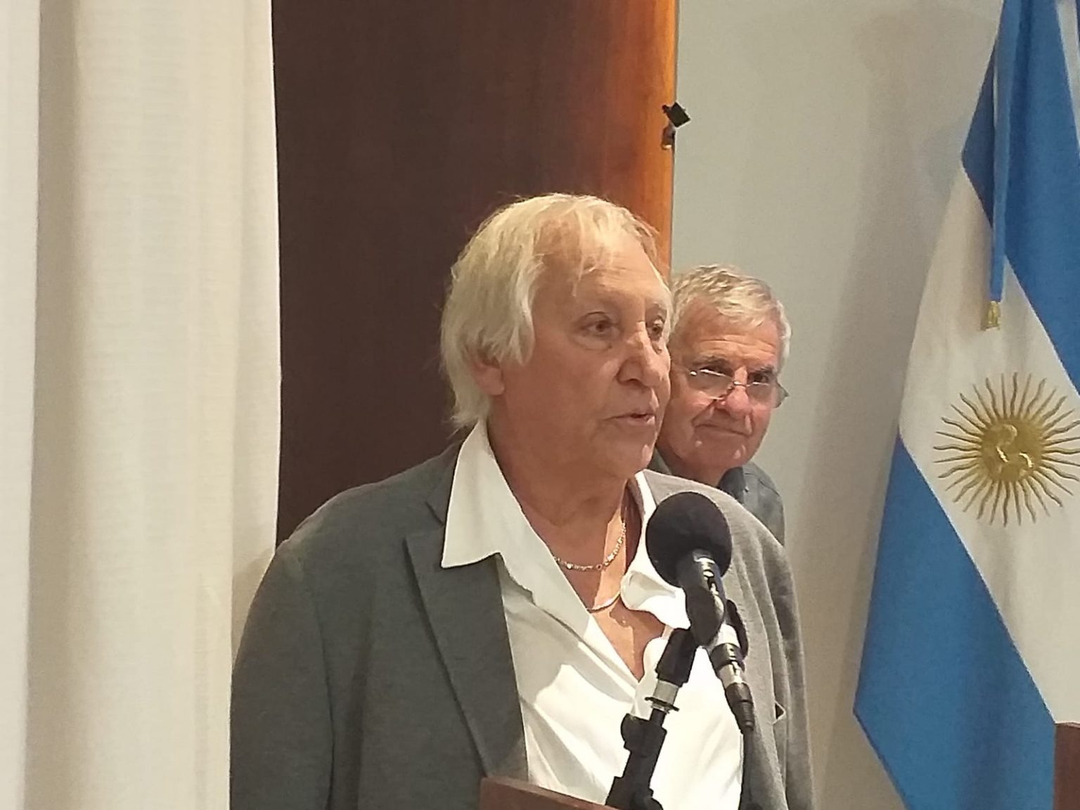 Juan Taranto present贸 su libro 芦Silencios del Alma禄