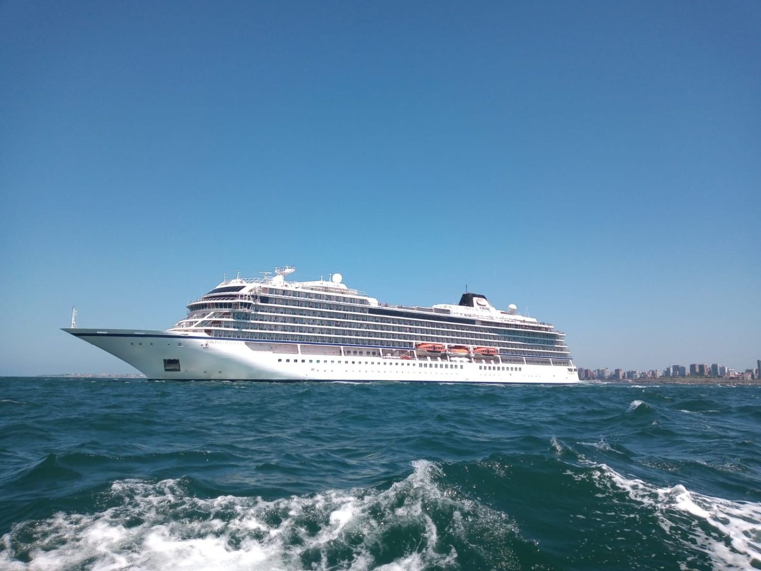 Alarma en altamar. Crucero Viking J煤piter en rada Mar del Plata