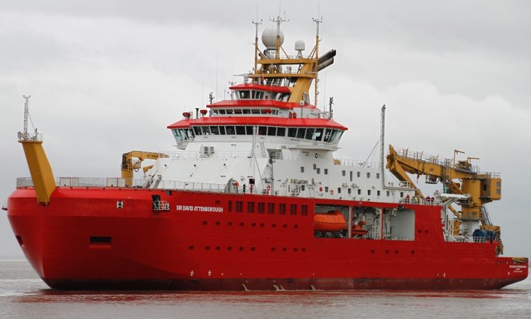 El rompehielos británico RRS Sir David Attenborough navegó aguas de Tierra del Fuego en forma ilegal