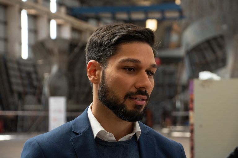 Julian Suarez, detrás del funcionario