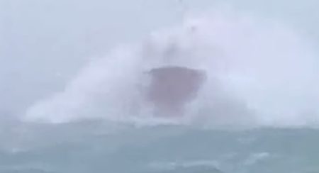 La flota de grandes congeladores vuelven a la pesca después de un fuerte temporal