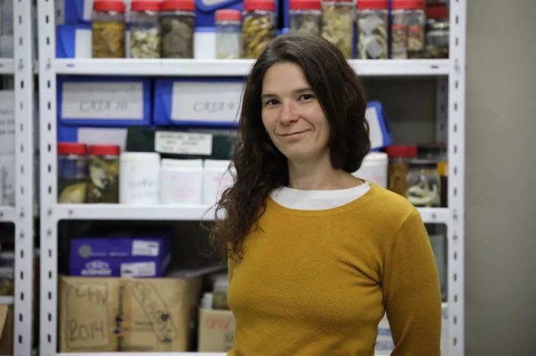 Investigadora del INIDEP amplió estudios en Río de Janeiro sobre taxonomía de poríferos