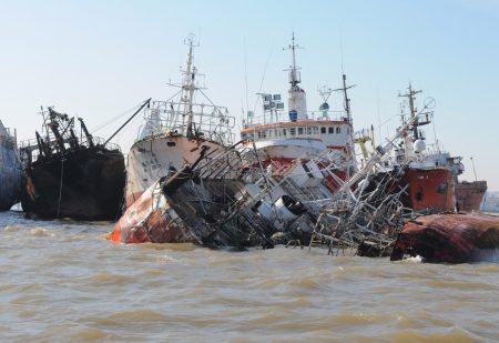 Barcos Inactivos, cascos a pique. Un problema de todos los puertos