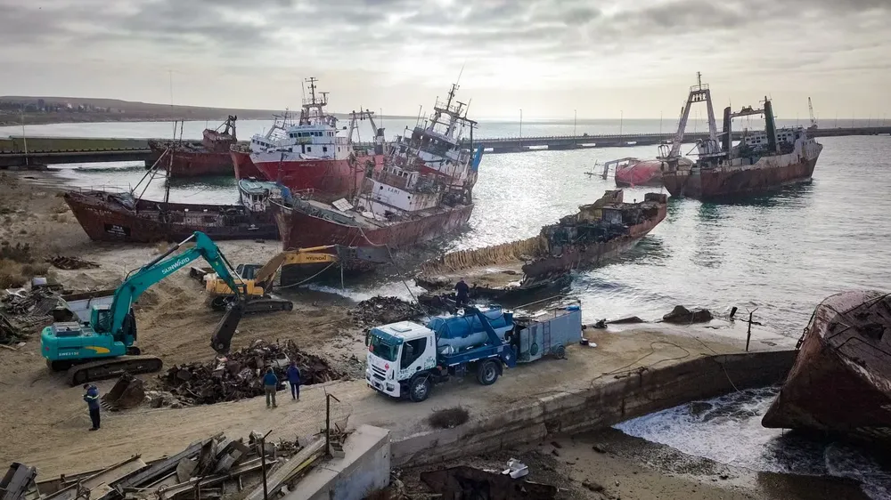 Comienzan a extraer líquidos nocivos del abandonado BP Kami previo a su desguace
