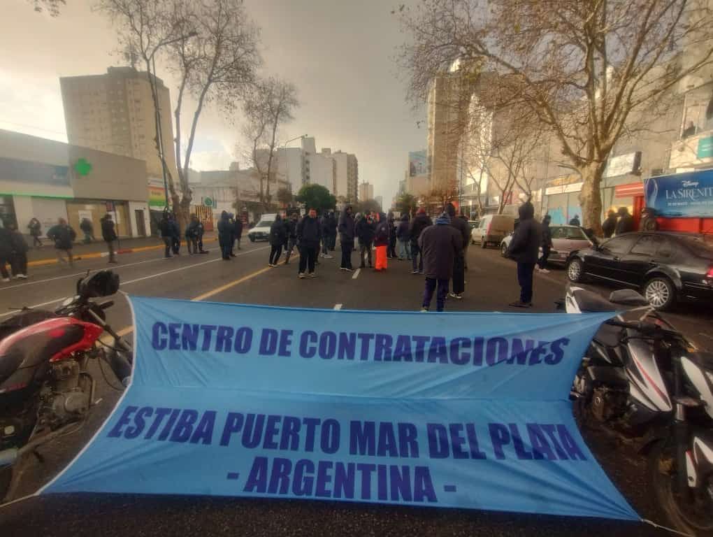 Estibadores, también protestaron en el Ministerio de Trabajo local