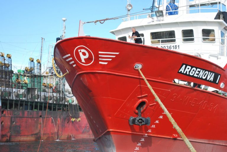 Solicitan cambio de operatoria a buque congelador