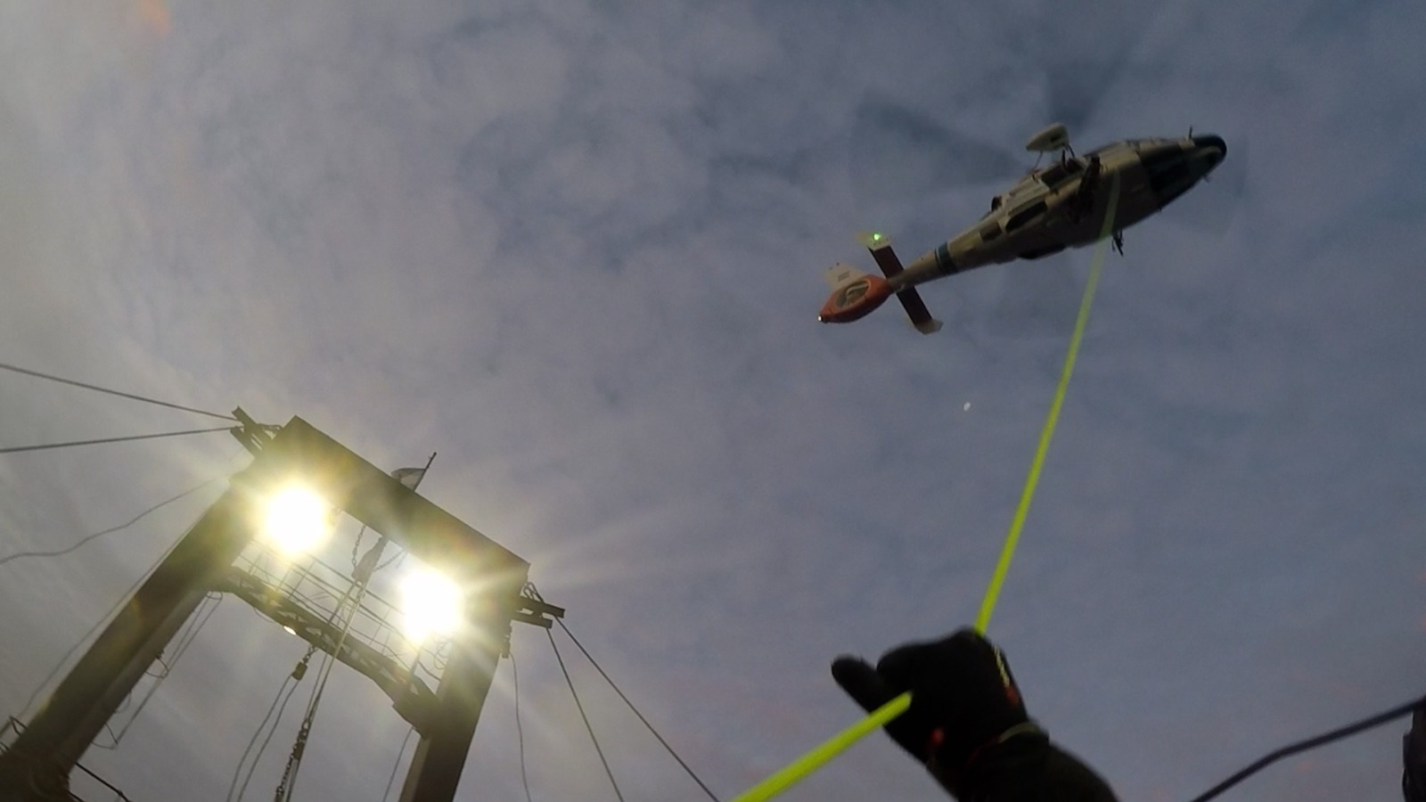 En operación exitosa, la Prefectura aeroevacuó un tripulante del BP Puente Chico