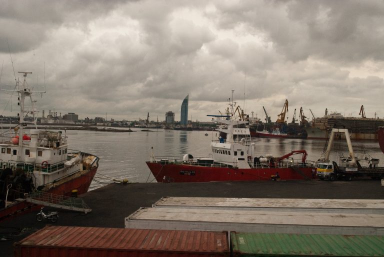 Resoluci贸n CTMFM Nro.1/2025. Establecen veda para la pesca de merluza en la Zona Com煤n de Pesca