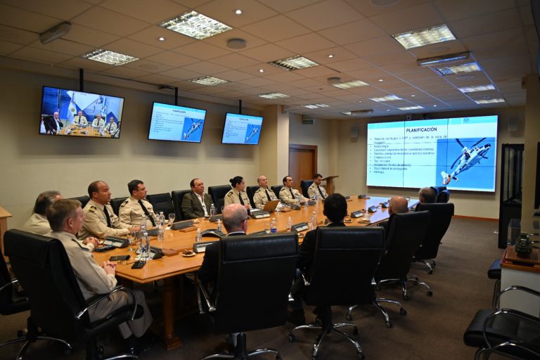 Reuni贸n virtual en Prefectura Naval Argentina sobre aeroevacuaci贸n sanitaria