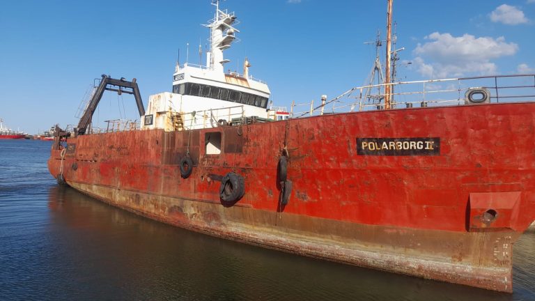 Trasladaron al BP Polarborg II al varadero de la Base Naval para ser desguazado