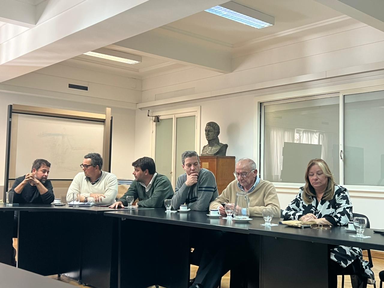 Representantes de la Industria Naval Argentina presentaron al Director del INIDEP el diseño del ICE CLASS