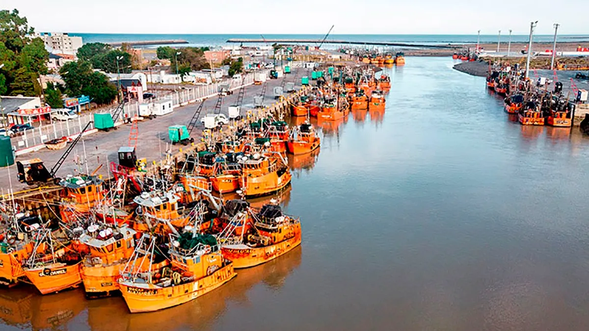 Mar de fondo en Rawson previo a la prospección de langostino