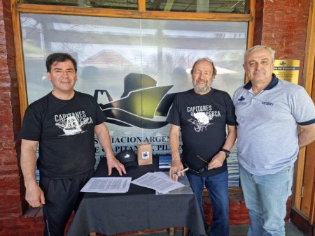 Operatoria normal en los muelles y trascendidos sobre demora de zarpada de buques pesqueros