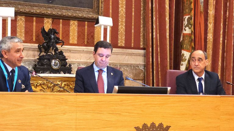 Sevilla, España. Importante reconocimiento para los jefes de la Prefectura Naval y Armada Argentina