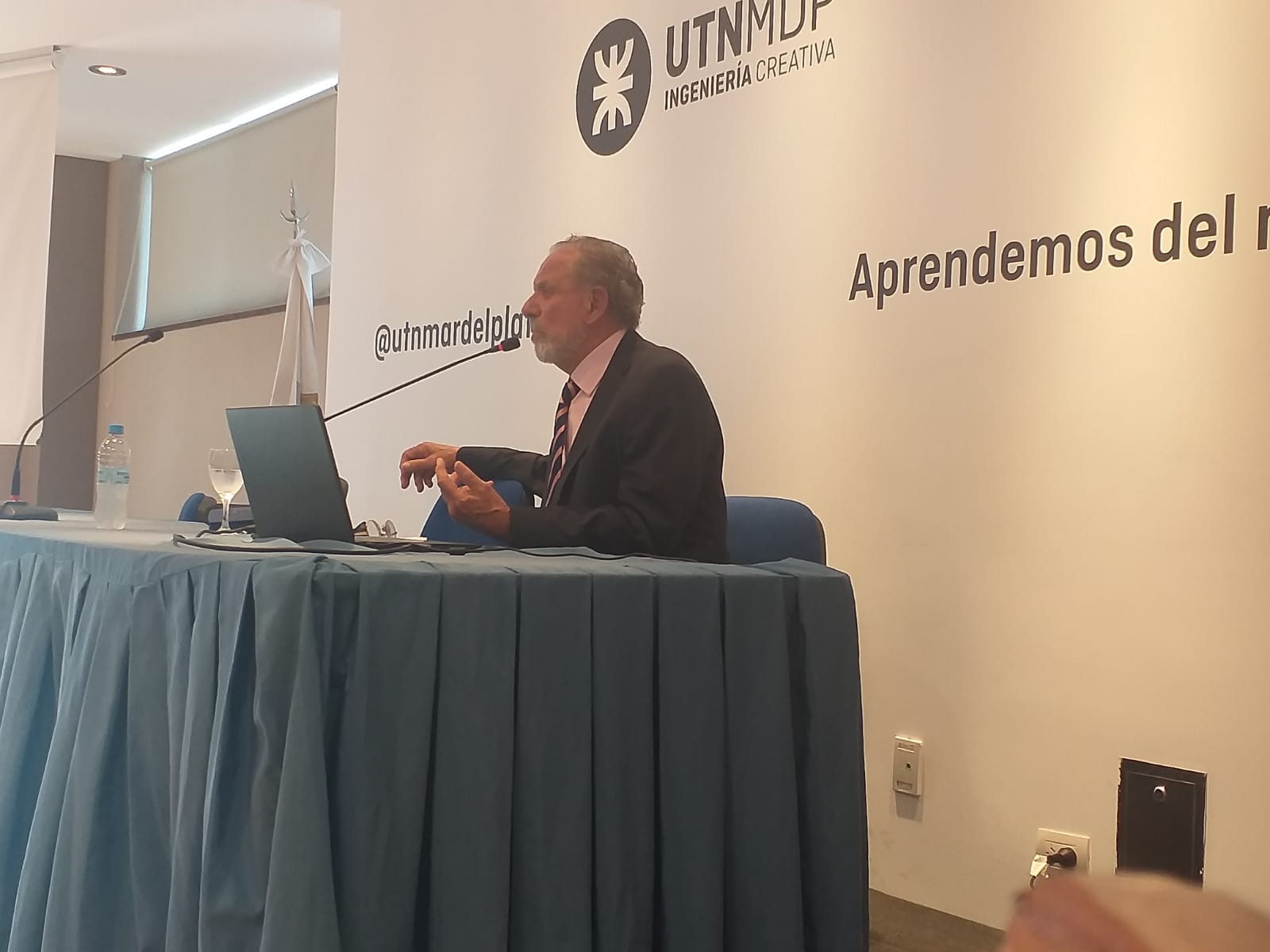 En el marco del III Congreso de Ingenier铆a Pesquera, el Dr. Eduardo Hooft detall贸 derechos del mar y milla 200