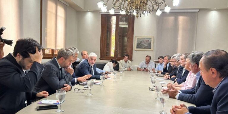 Contin煤an negociaciones por suba de Derechos de Exportaci贸n