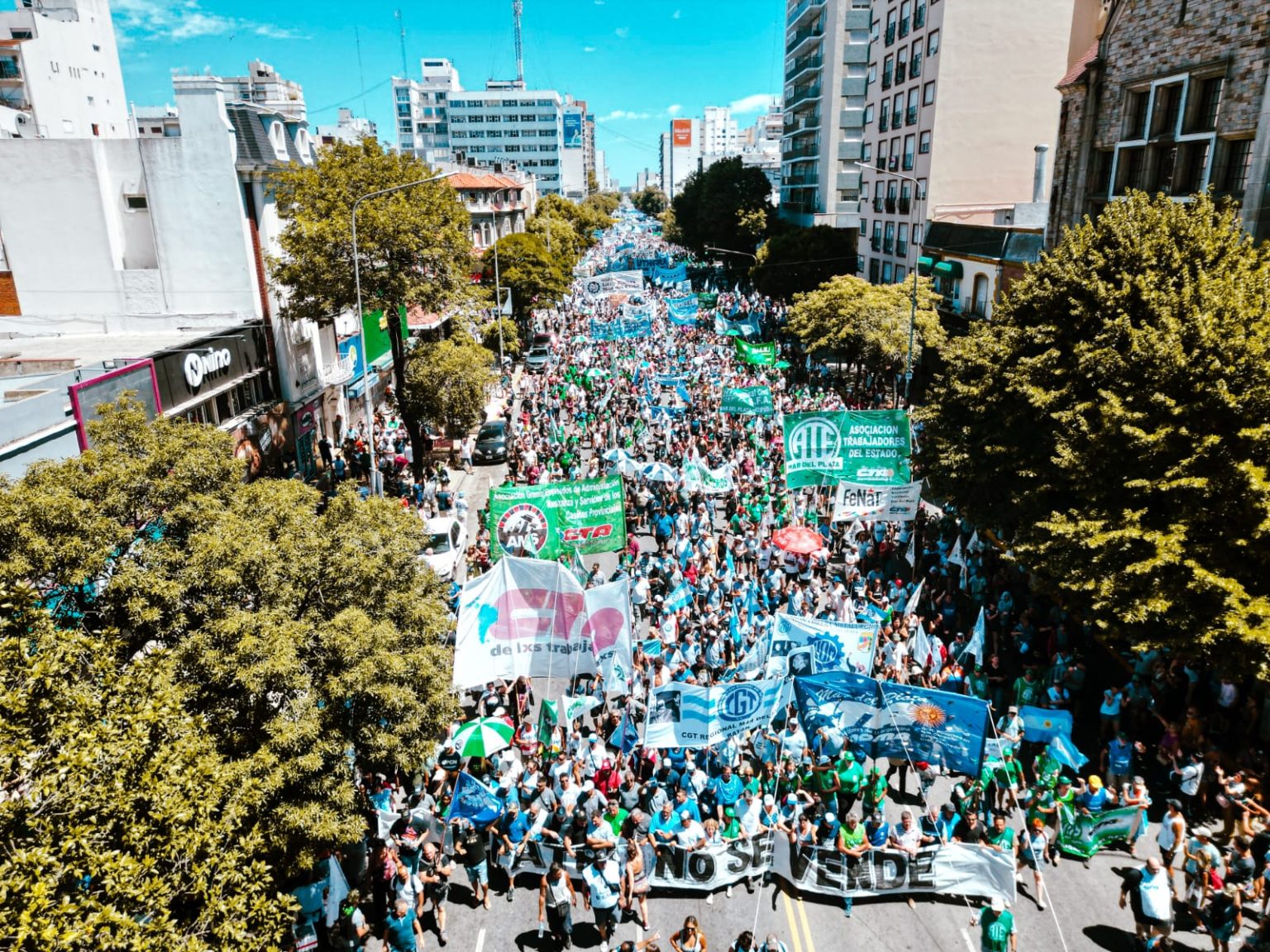 Paro Nacional. Masiva concurrencia con movilización de gremios ligados a la industria pesquera y naval