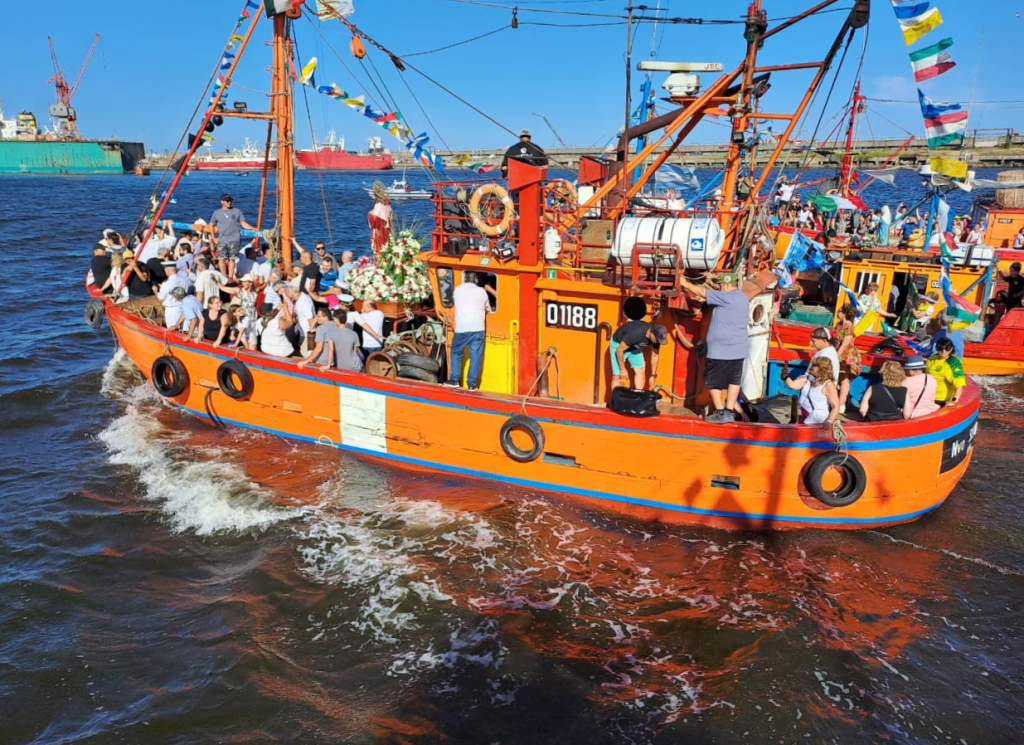 Con la procesión náutica, cerró la Fiesta Nacional de los Pescadores