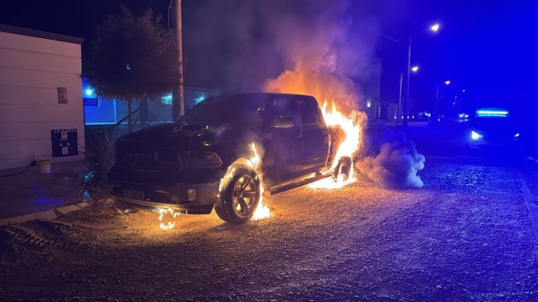 Escalada de violencia en Rawson. Prenden fuego camioneta del empresario Raúl Cereseto
