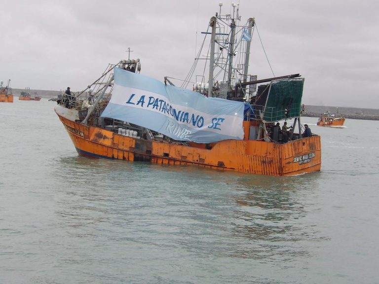 Apoyo de la flota pesquera de Rawson al Gobernador de Chubut