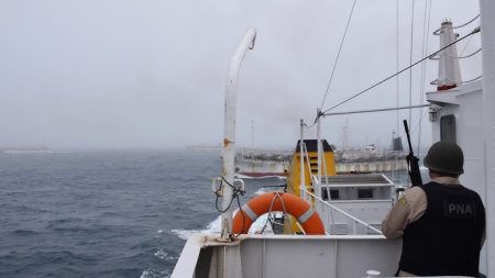 Prefectura Naval Argentina monitorea el ingreso de m谩s de 250 buques chinos a la Zona Econ贸mica Exclusiva