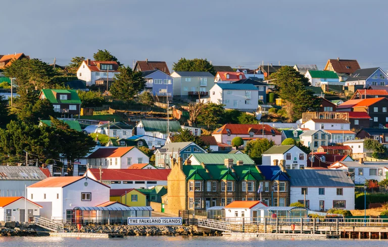 Puerto Argentino, Islas Malvinas. Luz verde para la construcci贸n del principal puerto del Atl谩ntico Sur