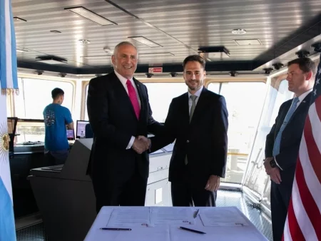 Argentina y Estados Unidos firman acuerdo para la gesti贸n de la V铆a Navegable Troncal