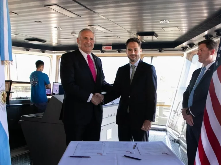 Argentina y Estados Unidos firman acuerdo para la gesti贸n de la V铆a Navegable Troncal