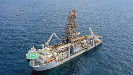 Explotaci贸n Offshore. El buque Valaris DS-17 se dirige hacia el bloque CAN-100: Inminente llegada y expectativas en el pozo Argerich-I