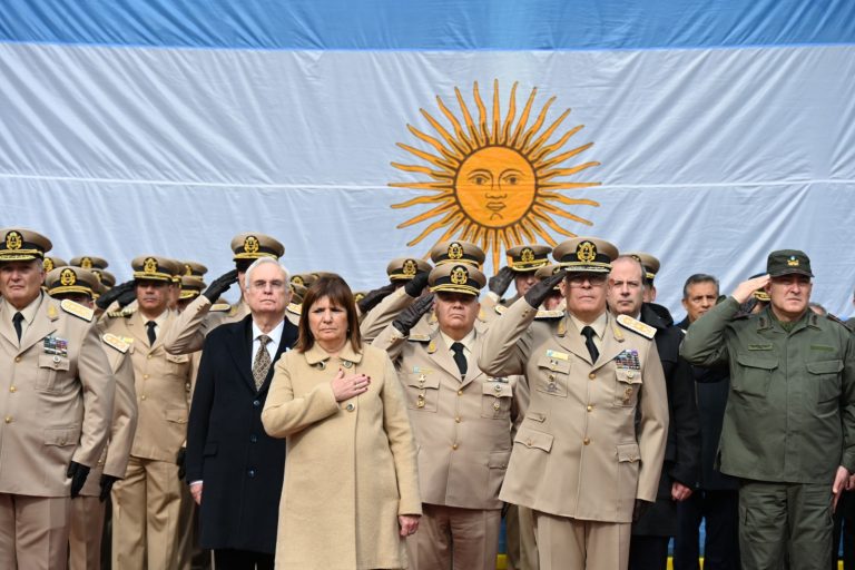 Tributo a la valent铆a: La Prefectura Naval Argentina homenaje贸 a sus h茅roes en Malvinas