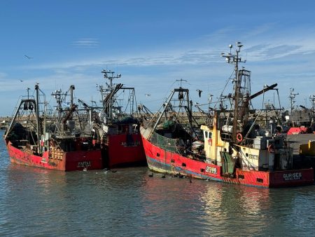 Desde el mediod铆a, los gremios mar铆timos demoran zarpada de pesqueros en repudio a las posibles reformas tributarias