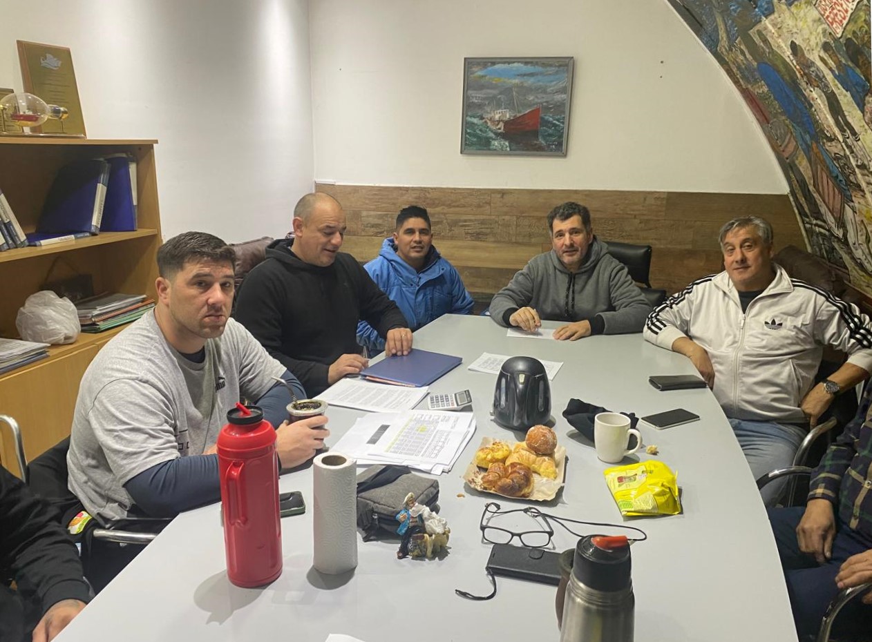 Gremios del personal embarcado y Cámaras cerraron acuerdos hasta el mes de Septiembre inclusive