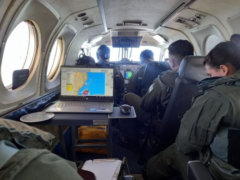 La Armada Argentina como agencia nacional SAR busca a dos desaparecidos de la lancha Proa al Sur II