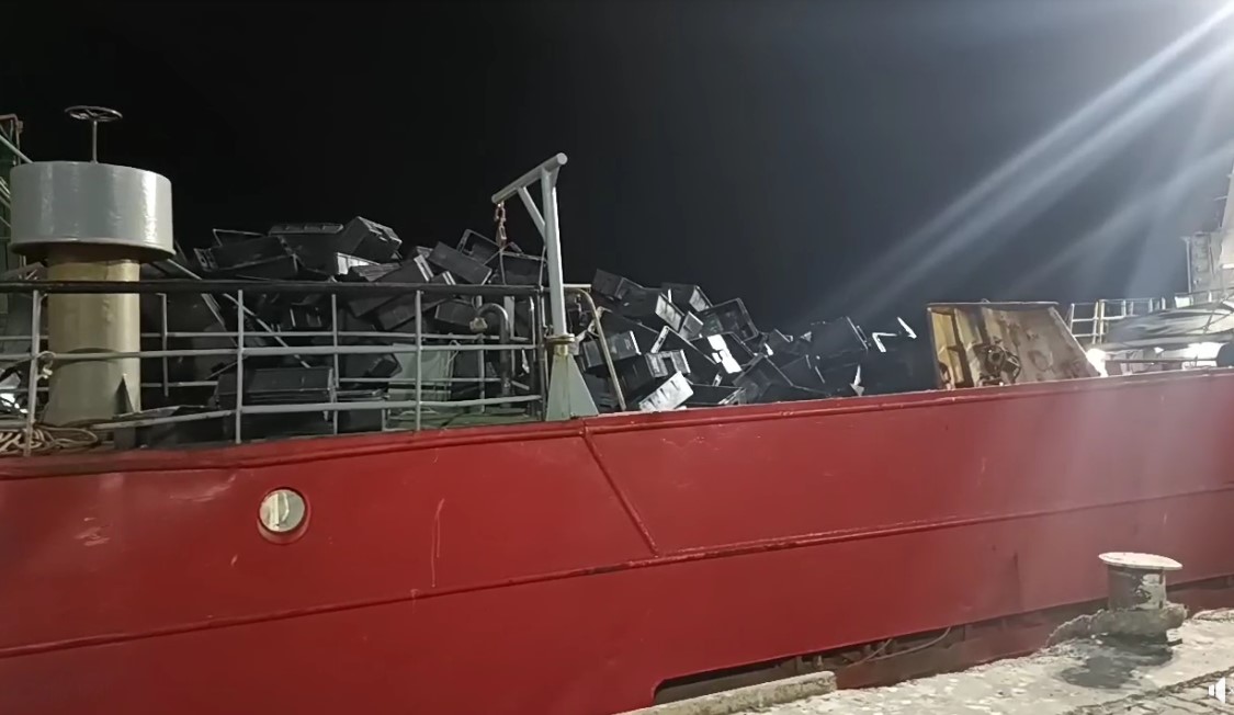 Cierran el puerto de Caleta Paula para peritar al BP Andres Jorge despu茅s del accidente