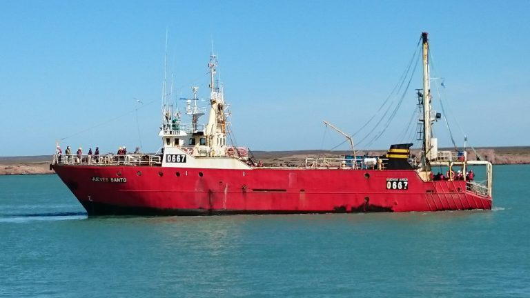 Colisión entre dos buques tangoneros en zona de pesca