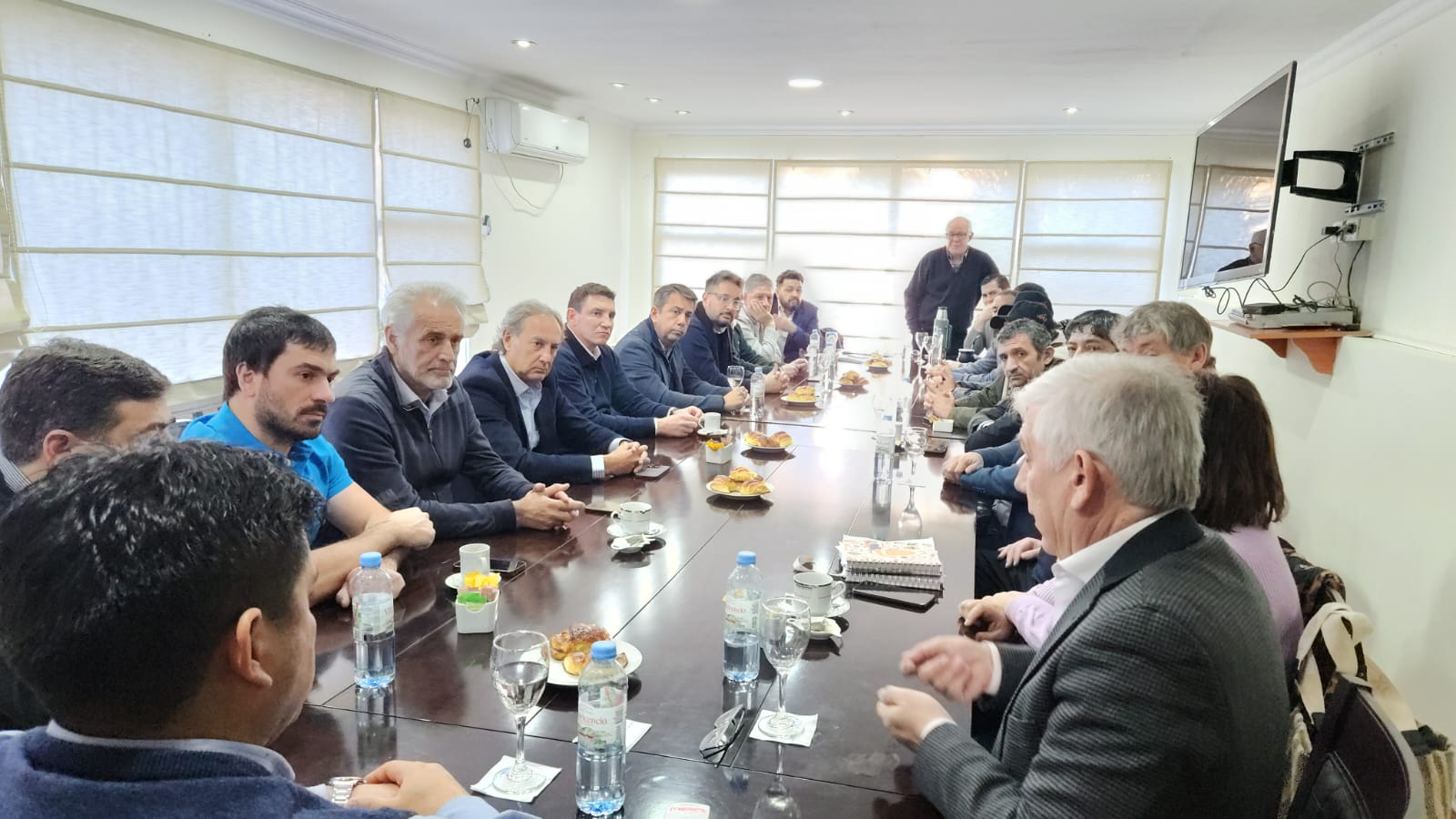 Representantes de CAPIP y CAPeCA se reunieron con el gobernador de Santa Cruz por la crítica situación en Puerto Deseado